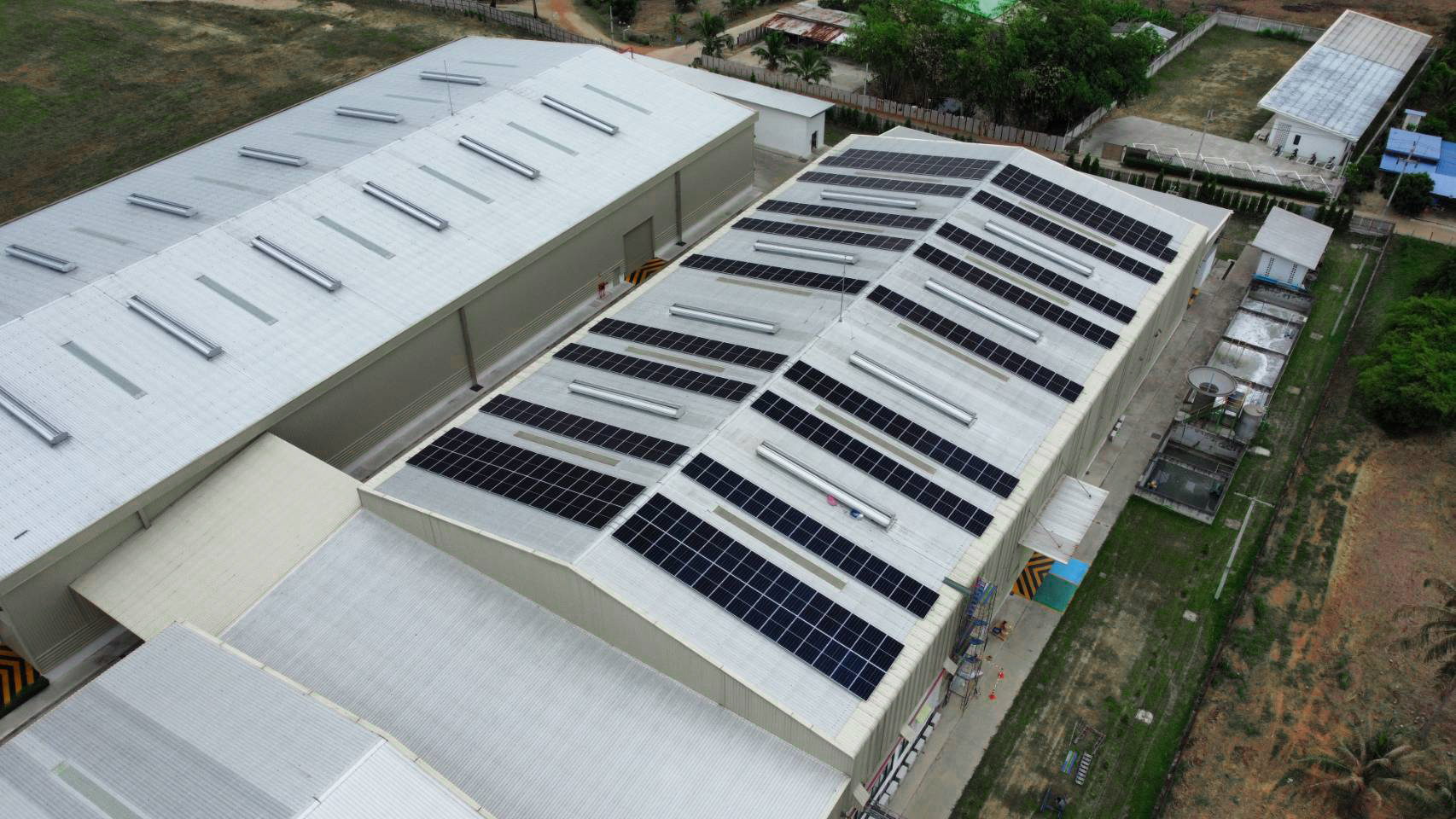 Solar-powered production plant